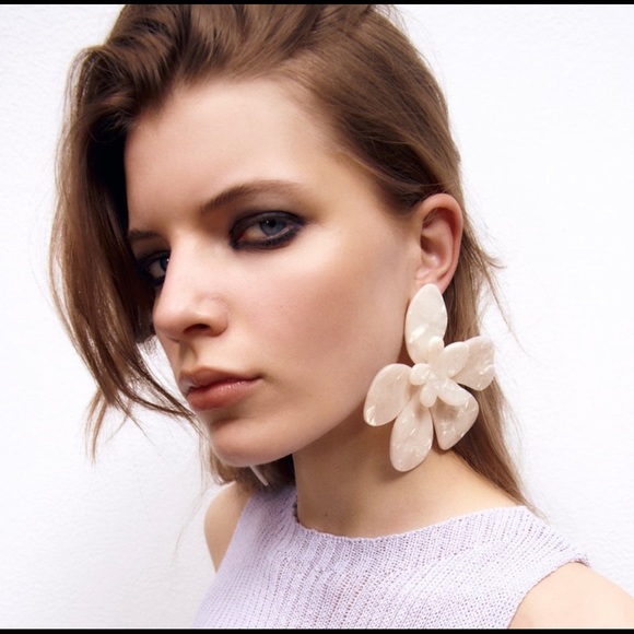 ZARA | NWT MAXI FLOWER EARRINGS - SOLD OUT - Picture 3 of 5